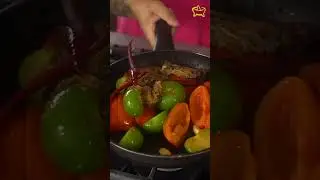 Deshebrada  en salsa roja