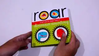 Roar a Feel-and-Fit Shapes Board Book of Dinosaur Counting