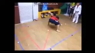 Korean traditional game - Picking up a stone in 8rooms (8rooms hop)