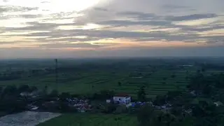 INDAHNYA LANGIT SORE DI PEDESAAN 
