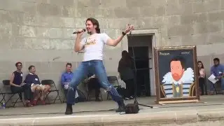 Eric Sciotto performing 