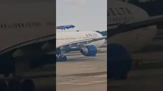 Watch These Airlines Battle for the Runway at ATL #shorts