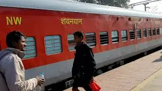 Clear Announcement 51611 Kota-Bina Passenger ET/WAP-4 in Baran Railway station