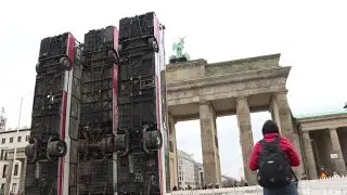 Berlin artwork depicts Syria's war barricades