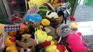Вот это ДА!!!! Достаю крутые игрушки из аппарата хватайка!!