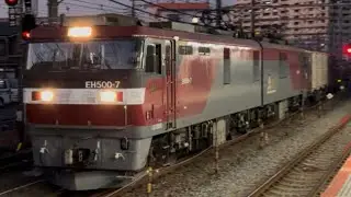 【4K高画質】【約２時間遅れ・ジョイント音最高！】JR貨物EH500形7号機〔仙貨〕＋コキ19両が大船駅を通過するシーン（94レ・仙貨A120・コンテナ輸送）2026.1.16