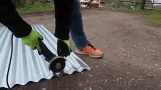 How To Build A Solid Workshop 06 - 20'x10' 6mx3m - Starting the Wriggly Tin