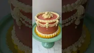 Cake in a vintage style #cake #cakeart #cakedecorating #traditionalstyle  #buttercreamcakes