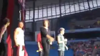 One Direction - Happily - WWA Tour (Manchester 01/06/14)