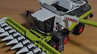 CLAAS LEXION 8900 TT / CLAAS 1275 c CORIO CONSPEED Ma&szlig;stab 1:32