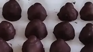 Baci di cioccolato,più buoni di quelli comprati  ,provate a farli e mi darete ragione .😘