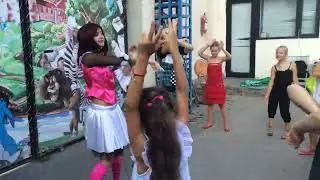 Аніматори Монстр Хай на дитячому святі