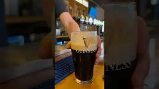Can you &lsquo;SPLIT the G&rsquo;? ☘️😃 📸 @englishbeergentleman  👏 #guinness #irish #ireland #irishtiktok