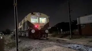 8 CAR MEMU TRAIN ARRIVING UTTAMARKOVIL WITH LOUD HONK AND ACKNOWLEDGEMENT BY LP