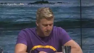 Highlight: Ep 3 - Gareth sings along