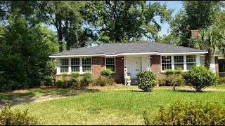 1950s Ardsley Park Area bungalow with character REAL oak hardwood floors! 712 Columbus Drive 31405