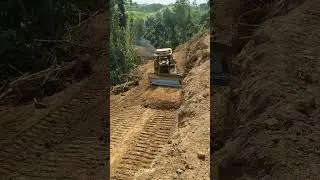 Effective Strategy for Using the D6R XL Bulldozer for Palm Terrace Formation in the Hills