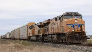 Union Pacific 7909 leads a northbound mixed freight through Hutto Texas
