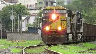 Trem de minério vazio NGF 0443 liderado pela dupla de locomotivas GE AC44i #7323-0 e #3474-9