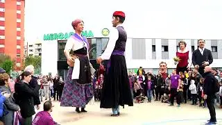 Ball de gegants amb grallers i tabalers i escola municipal de m&uacute;sica