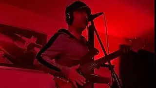 FLOATIN&rsquo; 8string hybrid guitar live loop solo