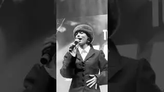 Miss Construed live in #paris #livesinging #folkmusic