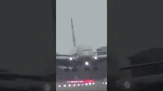 A380 пытается приземлиться в условиях сильного шторма