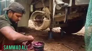 Truck front wheel hub greasing | Indian truck mechanics