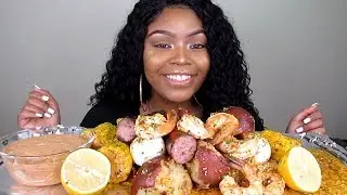 SHRIMP, CORN, POTATOES, SAUSAGE, AND EGGS & QUTTIE QUE SAUCE