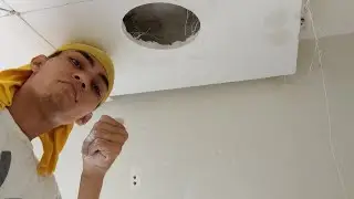 Tapando buraco no forro de gesso com papelão e gesso