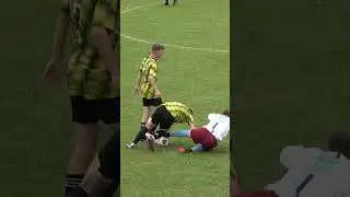 Who defends like this? 😆 IG: sundayleague.tv
