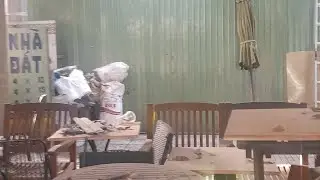 QUÁN CÀ PHÊ GHẾ GỖ...SÀN ĐẤT...VỈA HÈ