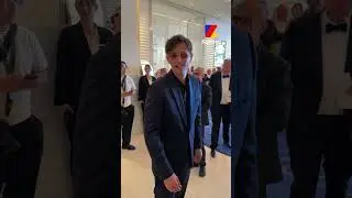 Rapha&euml;l Quenard d&eacute;crit son look avant la mont&eacute;e des marches 😱