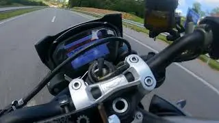 TRIUMPH 765RS ANDANDO NO LIMITE