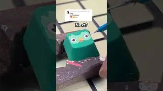 Drawing D for Duolingo 🦉but on my keyboard! Custom keyboard!