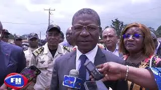 Cameroun Bitumage de la route d'Afanoya:le Maire de la ville sur le terrain