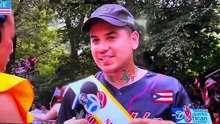 Our Devon Rodriguez subway Artist is at the New York City Puerto Rican Parade. Great artist 🇵🇷🙌🏻