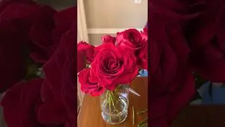 Hot water forces oxygen out of the stem so roses can drink water better! #flowers #lifehacks