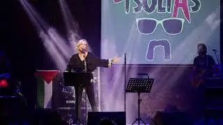 Η Ρίτα Αντωνοπούλου ερμηνεύει το «Σαν πλανόδιο Τσίρκο» στην «Καθαρή Εξόδιο» με τον Απ. Μπαρμπαγιάννη