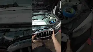 Pov of replacing the active grill shutter on a BMW X5 #bmw #x5 #mechanic #mechanicsoftiktok #tech