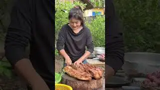 Amazing Crispy Pork Cooked with Fresh Vegetables | 乡村传统烹饪：外酥里嫩的脆皮猪肉 #culture #fyp #china #culinary 