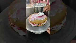 strawberry flavour eggless cake #cakemaking #egglesscake #strawberrycake #shortvideo #shorts #cake