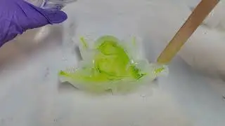 Cute Green-Swirl Resin Frog Pour and Demold