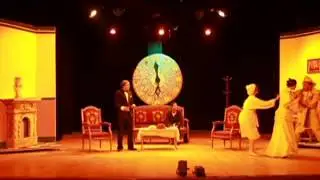 مسرحية المغنية الصلعاء اخراج د عـﻻء قوقة