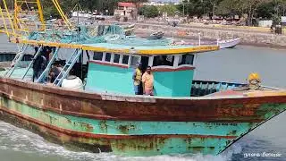 ப்ரெஞ்ச் துறைமுகத்தில் விசைப்படகு உள்ளே வரும் காட்சி/BOAT ENTERING AT FRENCH HORBOUR KARAIKAL