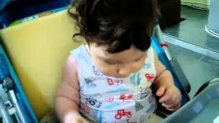 Beb&ecirc; Leonardo Gini  fazendo cara de porquinho