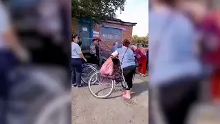 &laquo;Ждали 4 часа&raquo;: жители села Волгоградской области караулят почтальонов в очередях
