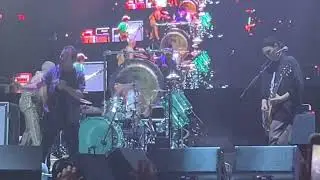 Eddie Vedder & the Earthlings &ldquo; Hunger Strike&rdquo; & &ldquo;Rockin in the Free World&rdquo;