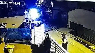 Pogledajte Nekulture komsija preskace ogradu i ulazi u TUDZI  posjed dno dna nocni mod da pita nesto
