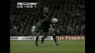 Stefan Terblanche tap tackle on Lomu